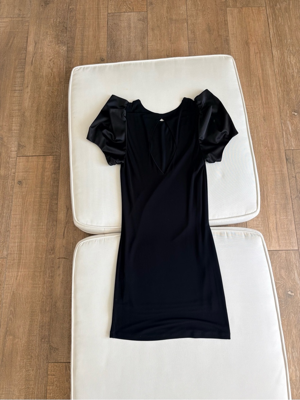 Alice + Olivia Black Puff-Sleeve Sheath Dress